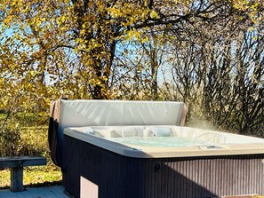 Outdoor spa tub - Main House - 4 Bedroom Retreat (Bozeman)