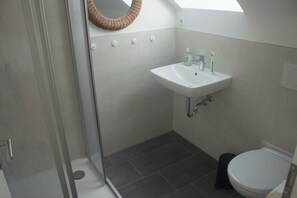 Bruser, hårtørrer, håndklæder, Sæbe