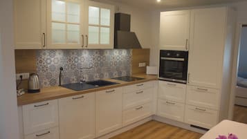 Réfrigérateur, four, plaque de cuisson, lave-vaisselle