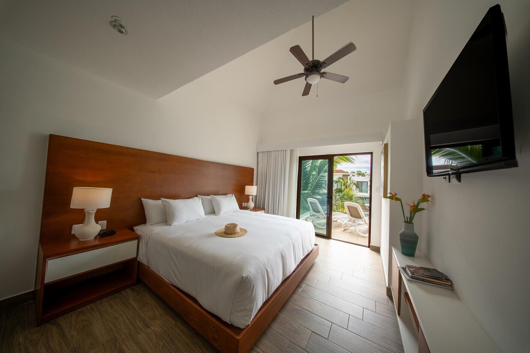 2 bedrooms, in-room safe, iron/ironing board, free WiFi