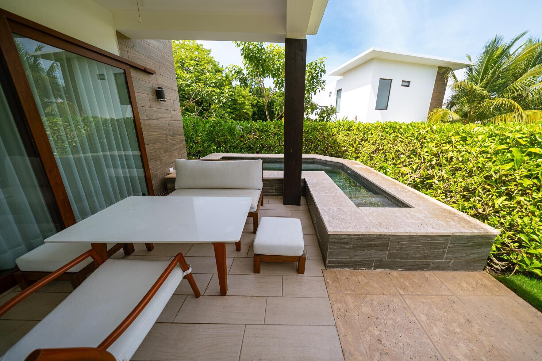 屋外ダイニングエリア