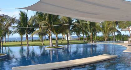 Modern Villa with Jacuzzi/pool view in Monterrico