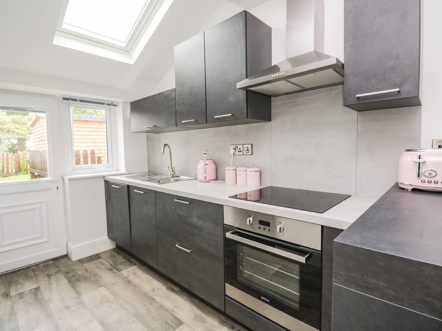 Dishwasher, cookware/dishes/utensils