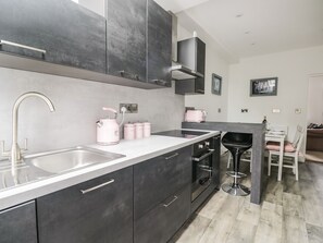 Rentaplats i utensilis de cuina, vaixella i coberteria 