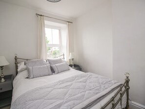 2 bedrooms, individually decorated, individually furnished, free WiFi - Billy's Cottage (Maryport)