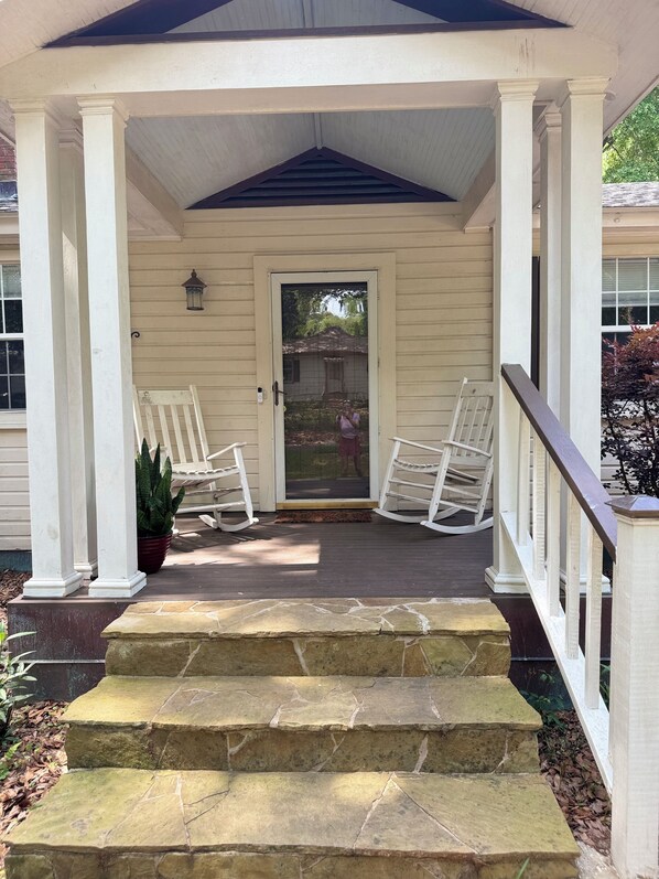 Exterior detail - Charming 3-bedroom house in Springhill (Mobile)