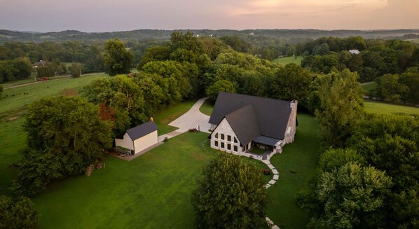 Exterior - Luxury estate on 10 Acres  (Thompson's Station)