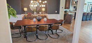 Dining - Spacious 5-bedroom house in quaint Parkville, MO (Parkville)