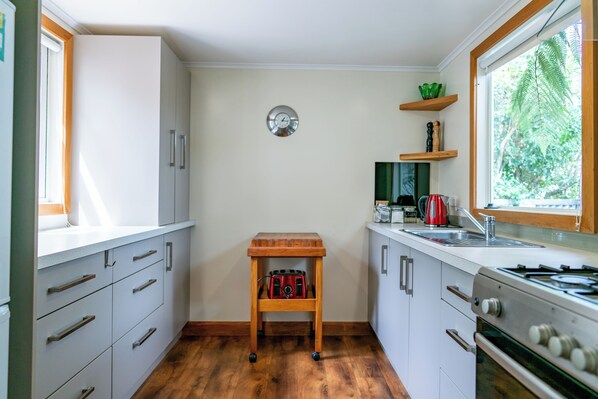 Micro-ondes, four, plaque de cuisson, lave-vaisselle