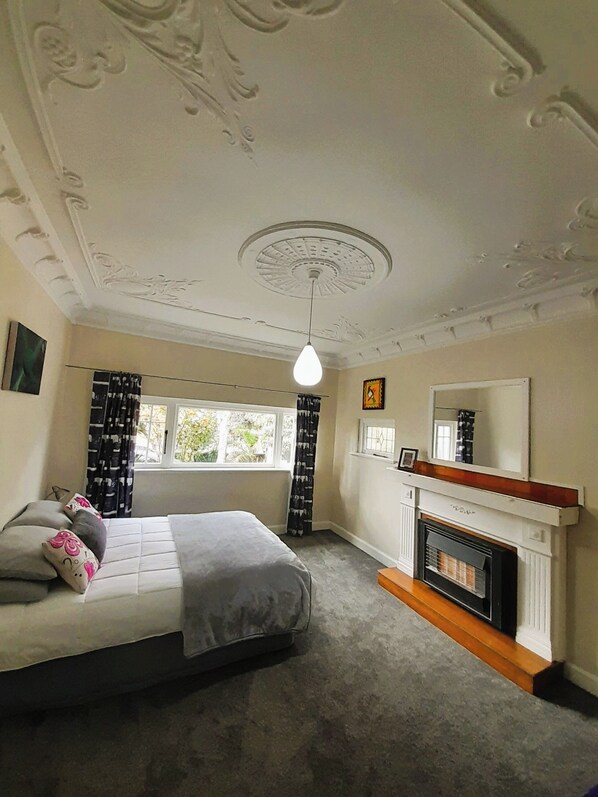 Iron/ironing board, Internet, bed sheets