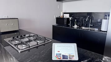 Micro-ondes, four, plaque de cuisson