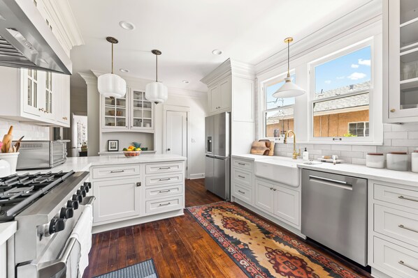 Microwave, oven, stovetop, dishwasher