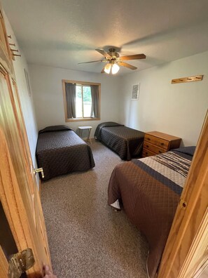 3 bedrooms, free WiFi, bed sheets