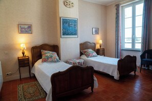 3 chambres, fer et planche à repasser, Wi-Fi, literie fournie