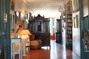 Interior - Apartment Les Volets Bleus in a canal-side manor house, ideal for families (Sallèles-d'Aude)