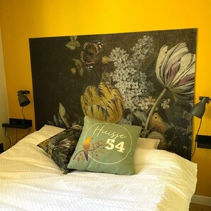 2 bedrooms, iron/ironing board, Internet, bed sheets