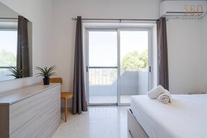 2 bedrooms, desk, WiFi, bed sheets