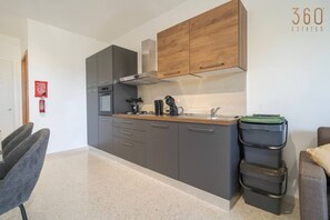 Fridge, microwave, oven, coffee/tea maker