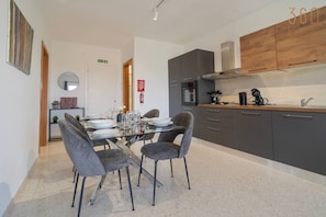 Fridge, microwave, oven, stovetop - Beautiful, fully equipped 2BR home in Mellieha (Mellieħa)