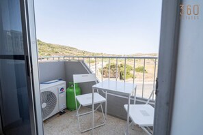 Outdoor dining - Beautiful, fully equipped 2BR home in Mellieha (Mellieħa)