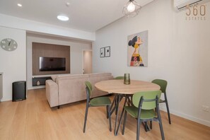 Dining - Homey Maisonette near Bay & St. Julian’s Hotspots (St. Julian's)