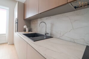 Fridge, oven, stovetop, dishwasher