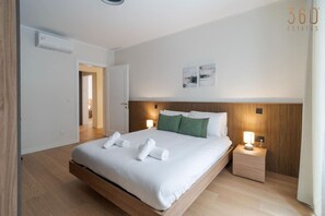 2 bedrooms, desk, iron/ironing board, WiFi