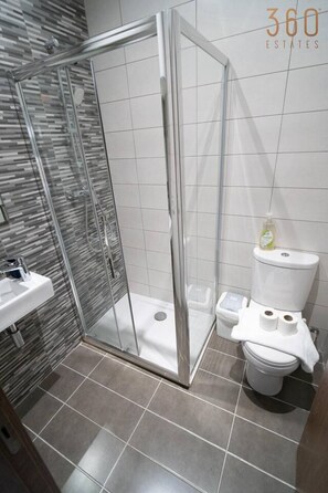 Hair dryer, towels - Spacious 4BR w/Balconies, Sea Views & Coastal Vibe (Marsaskala)