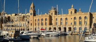 Stylish Townhouse w/Balcony next to Waterfront
