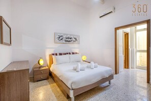 1 bedroom, desk, iron/ironing board, WiFi