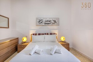 1 chambre, bureau, fer et planche à repasser, Wi-Fi