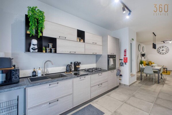 Fridge, microwave, oven, stovetop