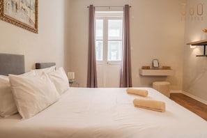 1 habitación, escritorio, tabla de planchar con plancha y wifi