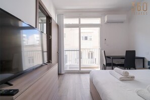 1 bedroom, desk, WiFi, bed sheets