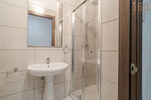 Hair dryer, towels - Sleek & Simple comfy Studio near Griza Promenade! (Gżira)