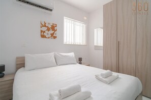 1 bedroom, desk, WiFi, bed sheets