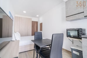 Interior - Central Studio in Gzira + Balcony & full Comforts! (Gżira)