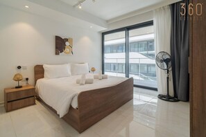 3 Schlafzimmer, Schreibtisch, Bügeleisen/Bügelbrett, WLAN