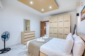 1 bedroom, desk, iron/ironing board, WiFi