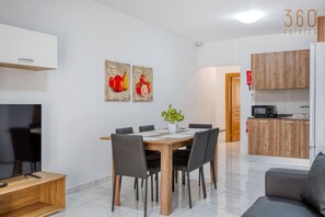 Dining - Seafront 2BR fully equipped home w/comfy bed Qawra (St. Paul`s Bay)