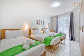 1 slaapkamer, een bureau, een strijkplank/strijkijzer, wifi