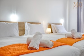 1 bedroom, desk, iron/ironing board, travel crib - Seafront home, opposite beach w/WIFI & AC in Qawra (St. Paul`s Bay)