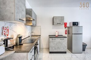 Fridge, microwave, oven, stovetop