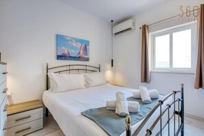 2 bedrooms, desk, iron/ironing board, WiFi