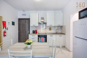 Fridge, microwave, oven, stovetop