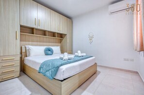 1 bedroom, desk, iron/ironing board, WiFi