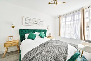 4 bedrooms, iron/ironing board, free WiFi, bed sheets
