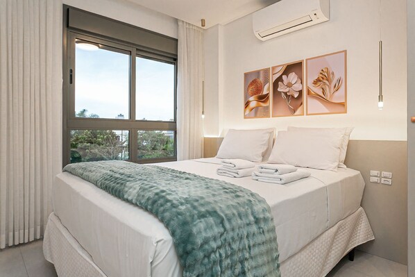 3 bedrooms, internet, bed sheets