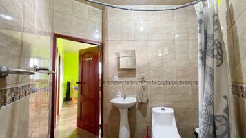 Family Cabin, Patio, Garden View | Bathroom | Shower, towels, soap, shampoo