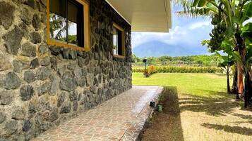 Cabaña junior, patio, vista a la montaña | Minibar y wifi gratis